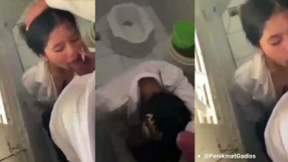 Bokep sma ketagihan sepong kontol gede pacar di wc sklh